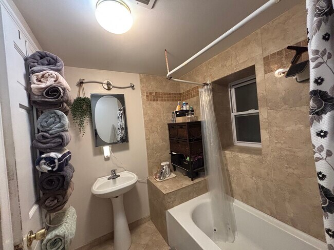 Bathroom - 4871 N Magnolia Ave