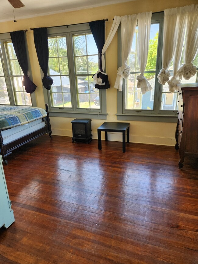 Building Photo - 420 W Sumner St