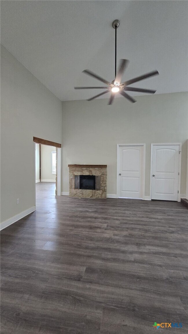 Building Photo - 305 Remuda Dr