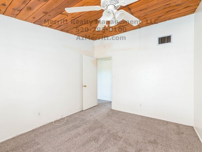 Building Photo - Perfect 3 bdrm 2 bath home in quiet centra...