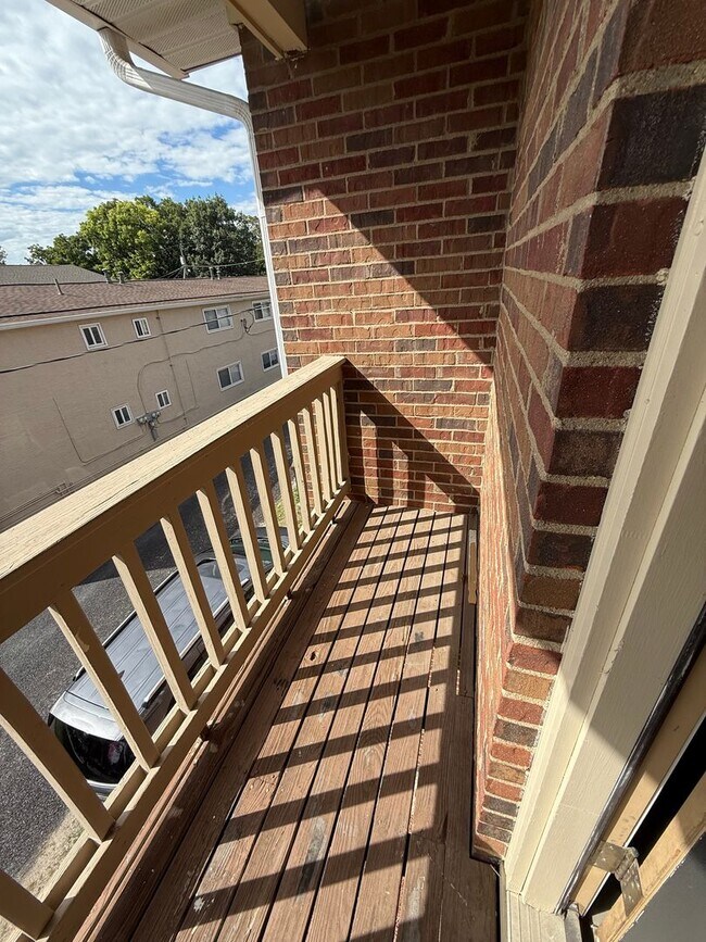 Building Photo - OSU North Campus 5 bedroom 2 bath apartment