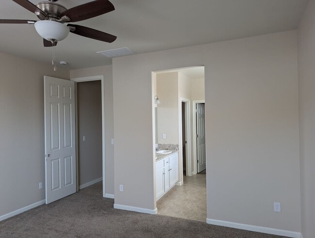 Building Photo - Modern and well appointed home in Clovis, ...
