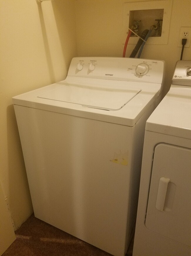 Building Photo - Single Family Home within walking distance to Quinnipiac