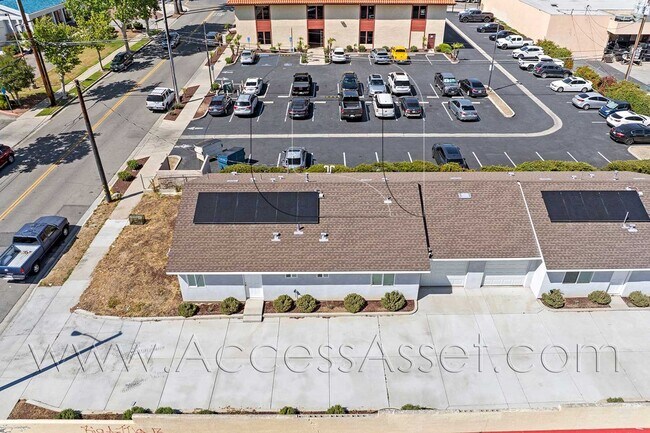 Building Photo - 108 S Lindsay St
