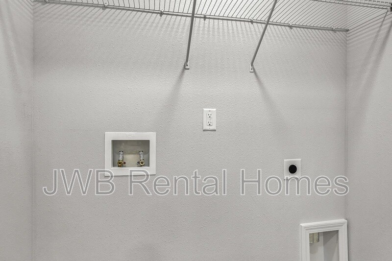 Building Photo - 2132 Clemente Dr
