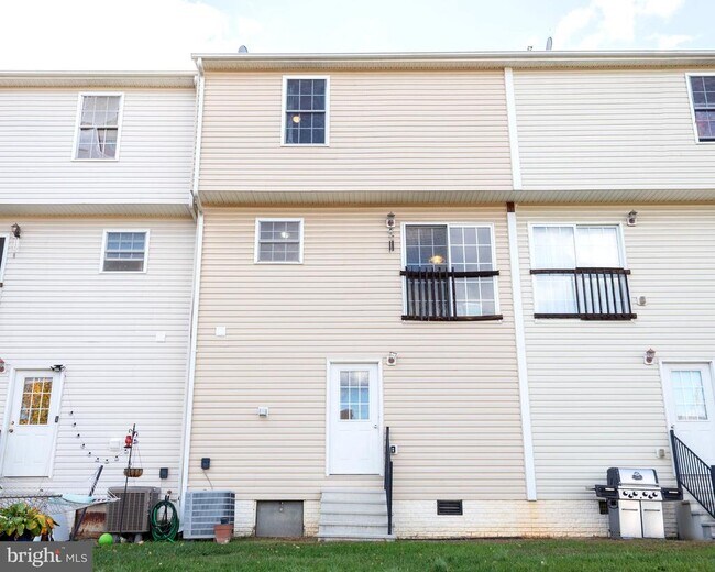 Building Photo - 83 Fuzzy Tail Dr