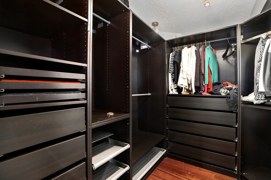 Walk-in Closet - 3660 N Lake Shore Dr