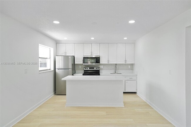 Building Photo - 6211 SW 37th St