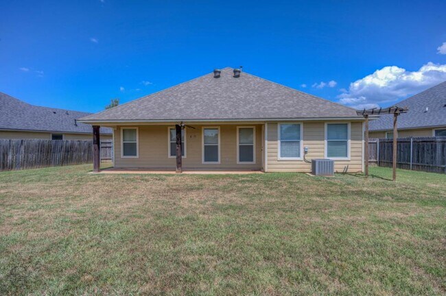 Building Photo - 421 Jordan Dr