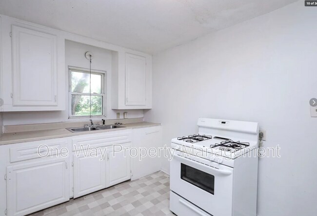 Building Photo - 1738 N Poplar Ave