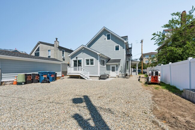 Building Photo - 113 12th Ave