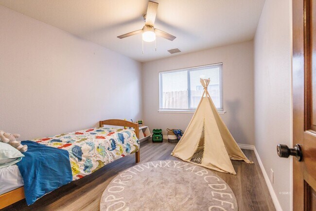Building Photo - Beautiful home for rent