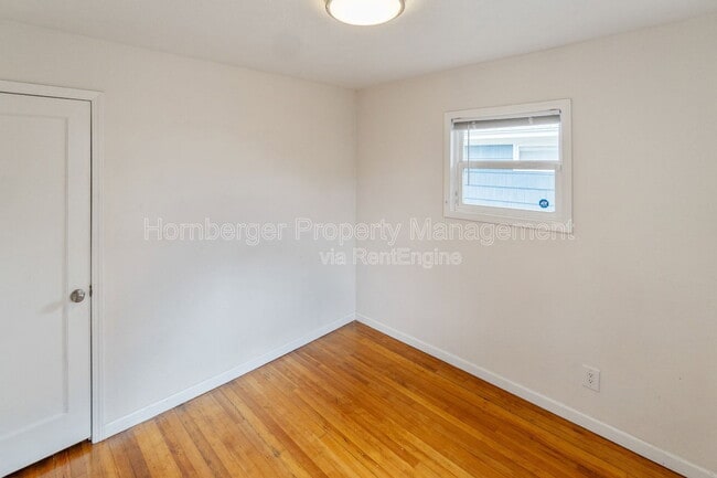 Building Photo - 908 E Longfellow Ave