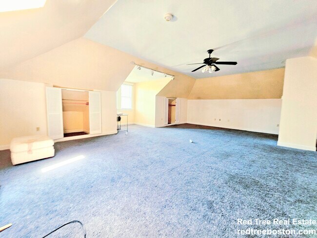 Building Photo - 243 Callender St