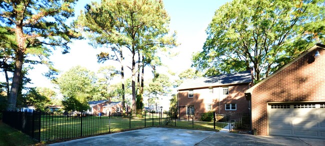 Building Photo - Water View, private wooded lot on dead end...