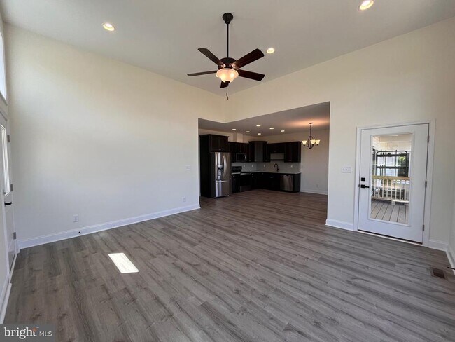 Building Photo - 8641 Sandy Beach Ln