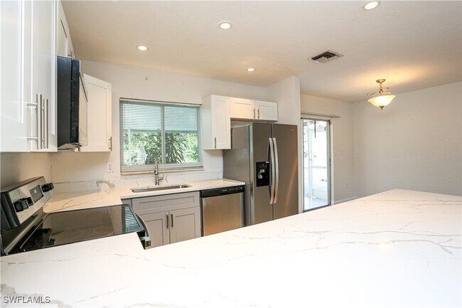 Building Photo - 861 San Remo Ave