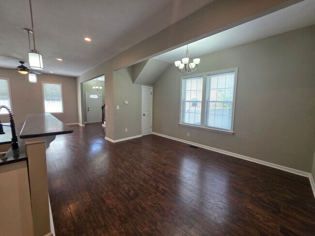 Building Photo - 212 Elm Ave