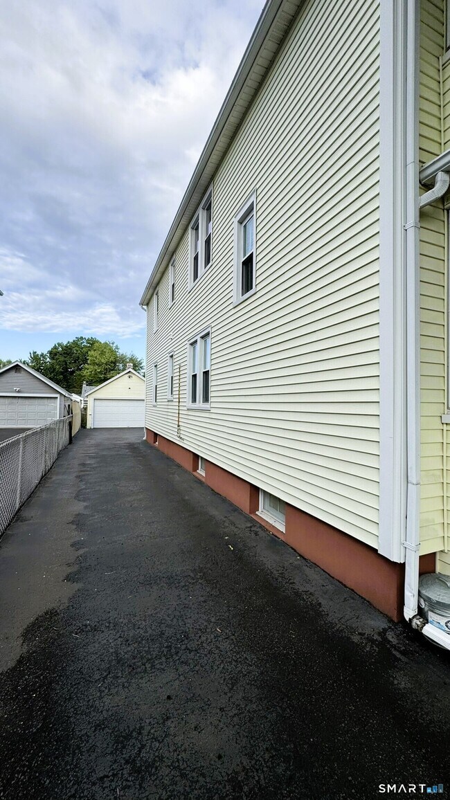 Building Photo - 36 Somerset St