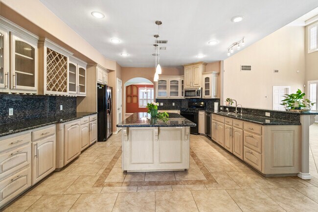 Building Photo - 413 Auburn St