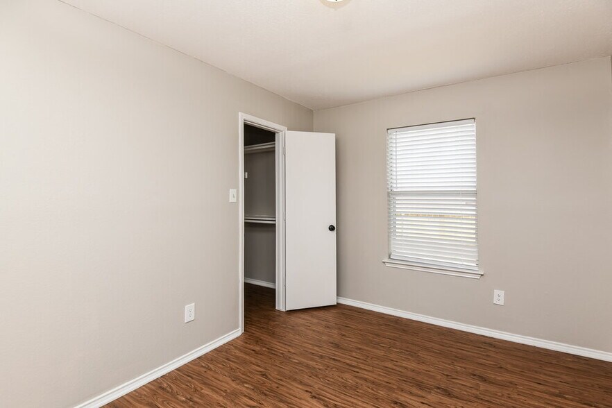Building Photo - 415 Faircrest Dr