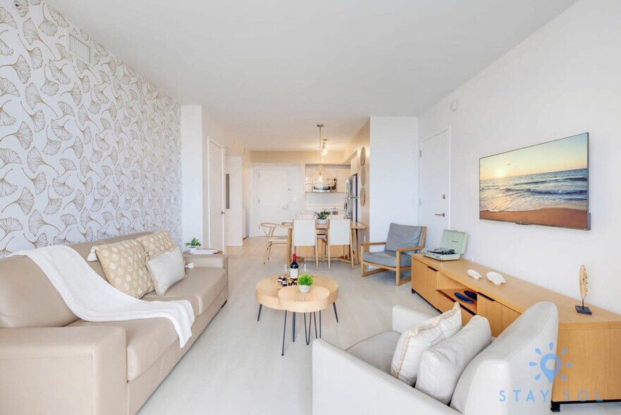 Building Photo - 2601 E Hallandale Beach Blvd