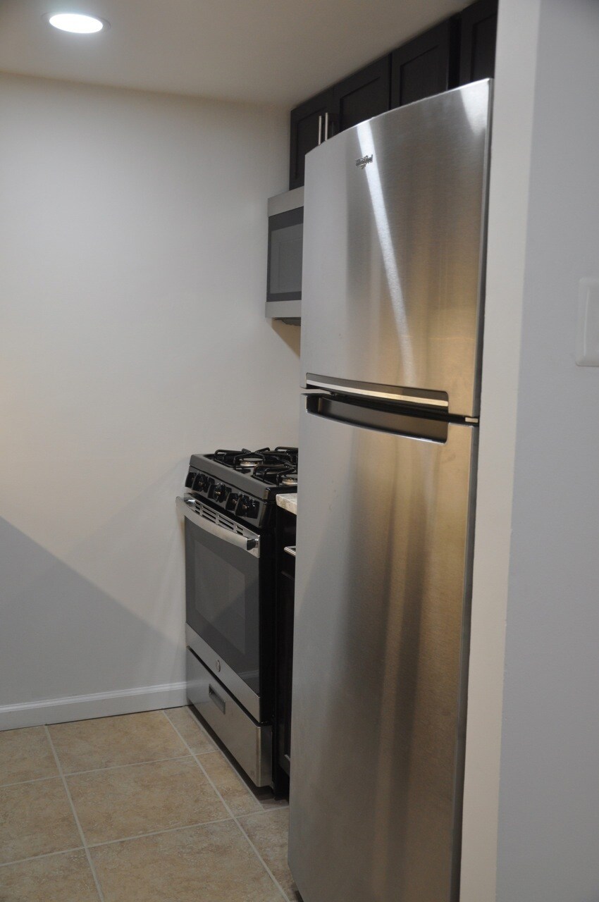 Building Photo - 1300 Army Navy Dr