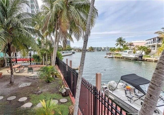 Building Photo - 2903 N Miami Beach Blvd