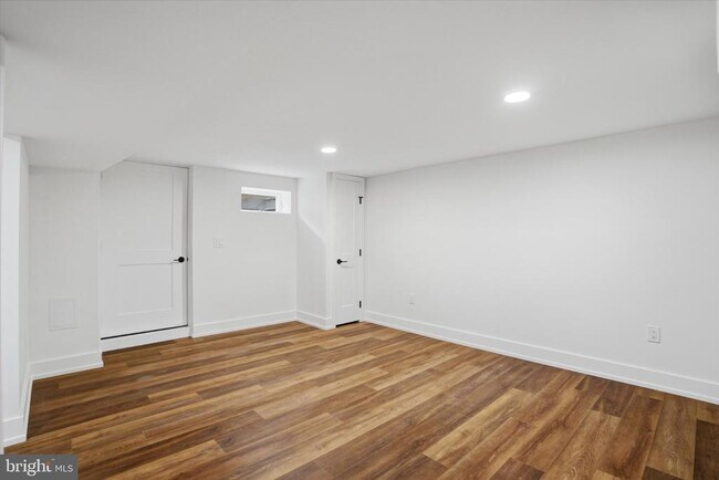 Building Photo - 425 Grove Pl