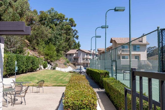 Building Photo - Upgraded 1 Bed 1 Bath 2 Story Townhome in ...