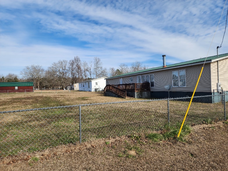 Building Photo - 121 Sugarberry Dr NE