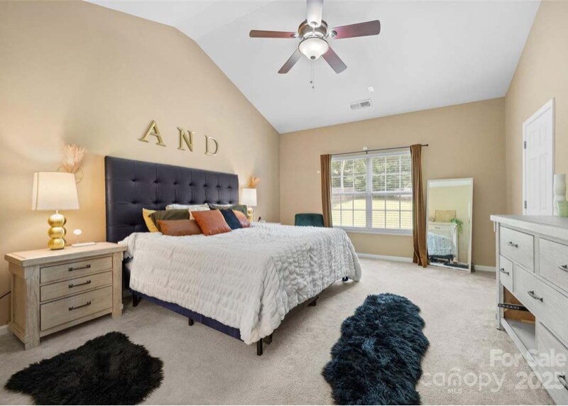 Building Photo - 673 Stonehenge Dr