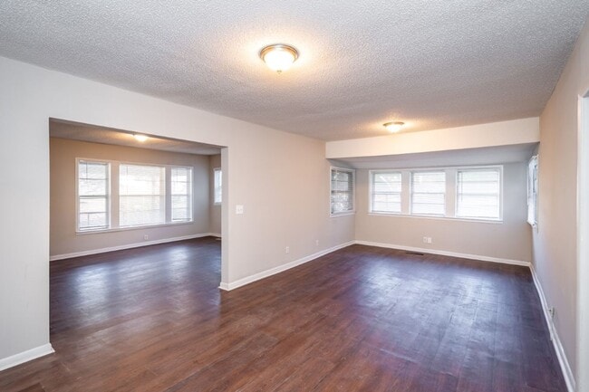 Building Photo - Charming Renovated 3-Bedroom Home in Dora!