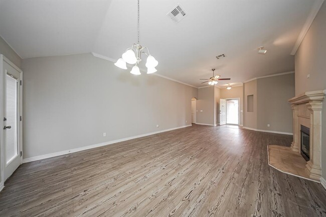 Building Photo - 9423 Peachtree Ln