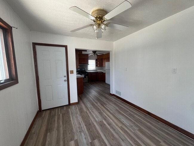 Building Photo - 725 Kingsley Dr