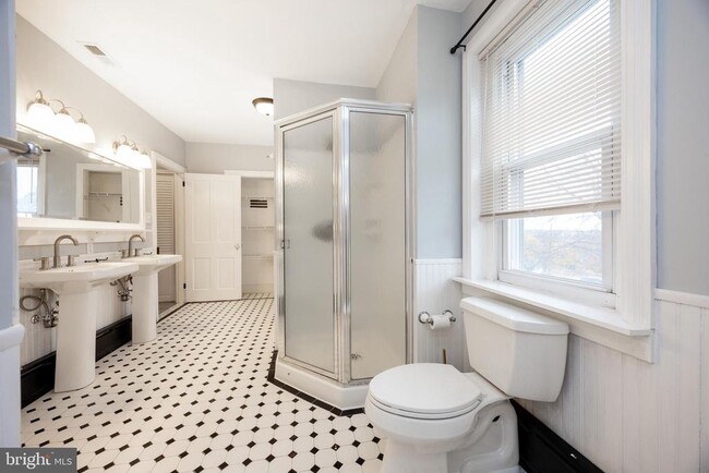 Building Photo - 313 Chestnut St