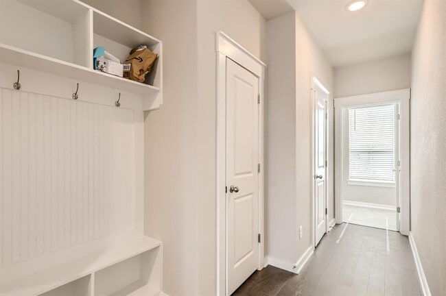 Building Photo - 2412 Lakey Cv