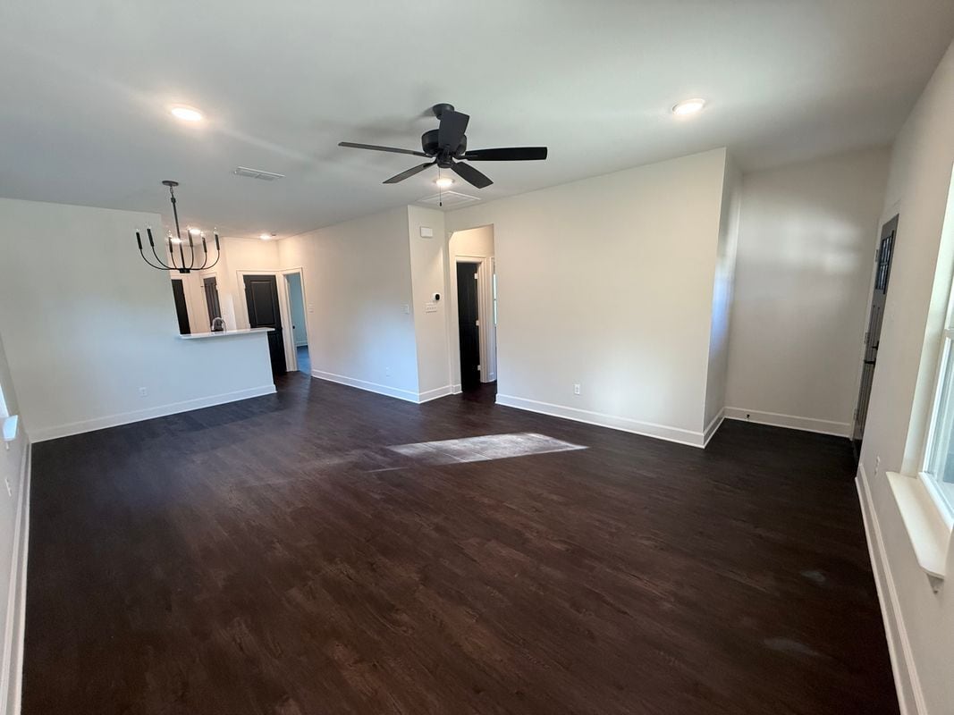 Building Photo - 616 Oak St