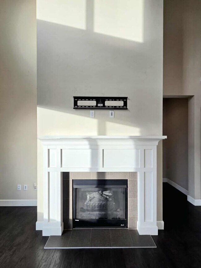 Building Photo - Large 3 bedroom, 3 bath newer build in sought after East Wenatchee neighborhood!