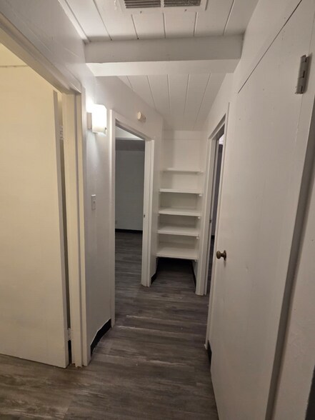 Building Photo - 11 E San Joaquin St