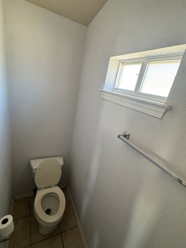 Building Photo - Charming smart 3BR House in El Paso with S...
