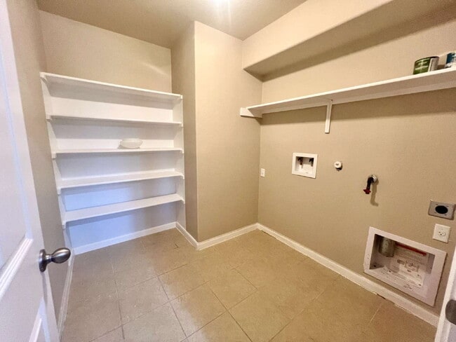 Building Photo - Beautifully updated one-story home!