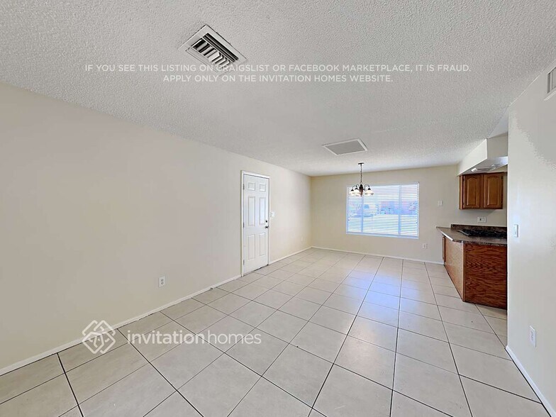 Building Photo - 7115 W North Ln