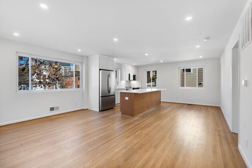 Primary Photo - 618 19th St S