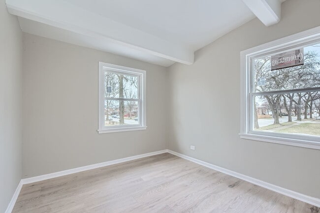 Building Photo - 236 E 92nd St