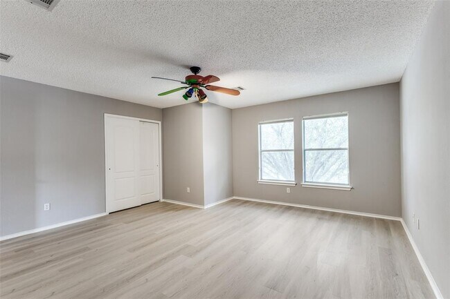 Building Photo - 2200 Milan Dr