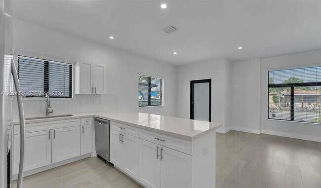 Building Photo - 4817 E 9th Ln