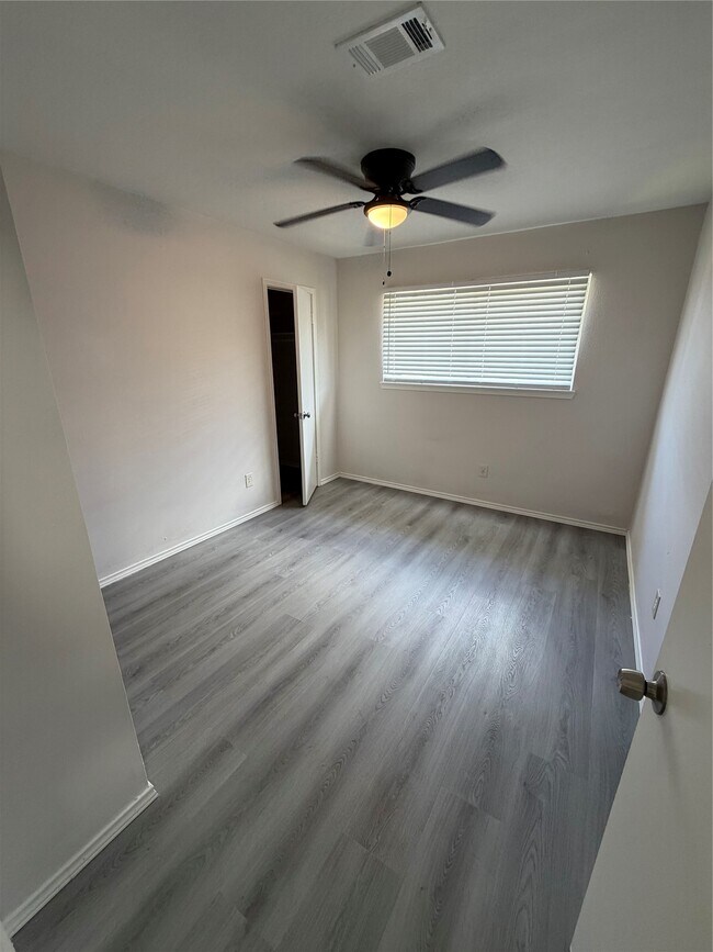 Building Photo - 6618 McCullum Rd