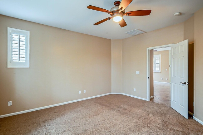 Building Photo - 15370 W Bloomfield Rd