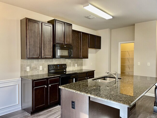 Building Photo - 7260 Silk Tree Pointe